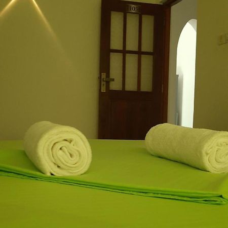 Seven Luck Palace Kandy Bagian luar foto