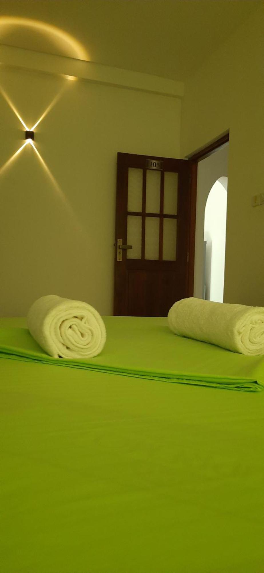 Seven Luck Palace Kandy Bagian luar foto