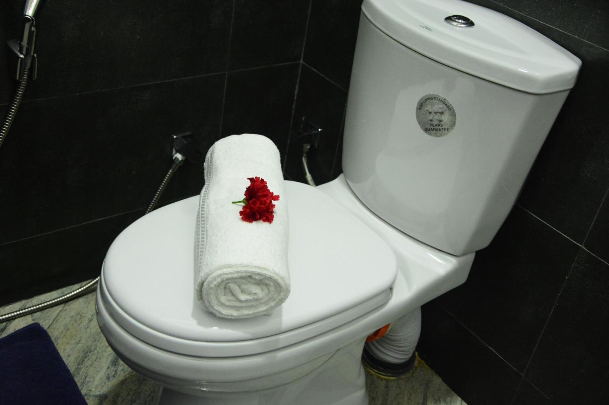 Seven Luck Palace Kandy Bagian luar foto