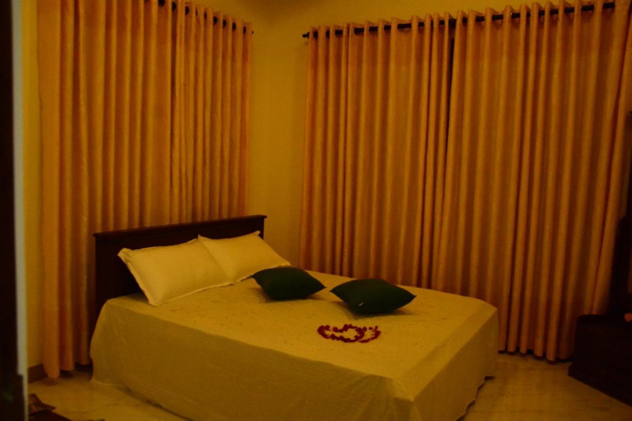 Seven Luck Palace Kandy Bagian luar foto