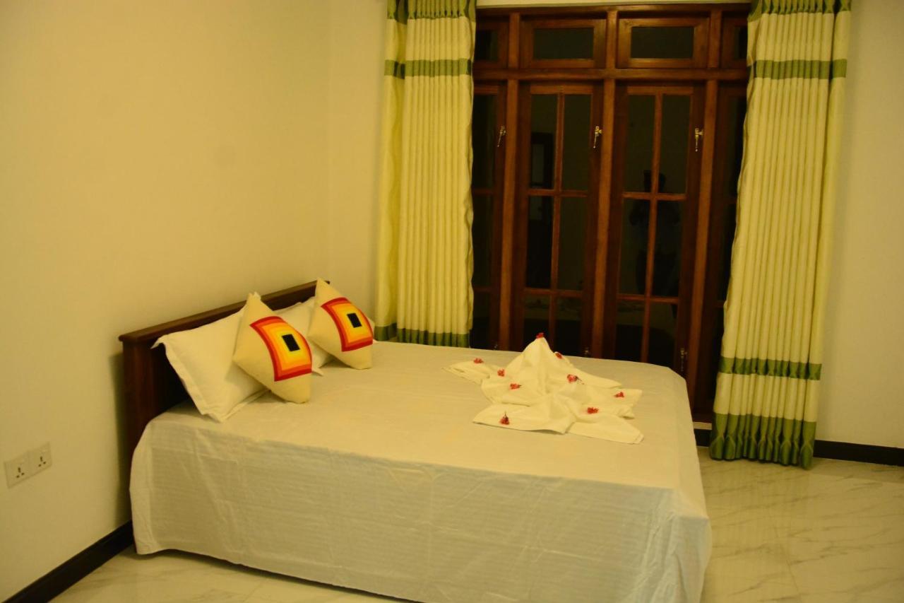Seven Luck Palace Kandy Bagian luar foto