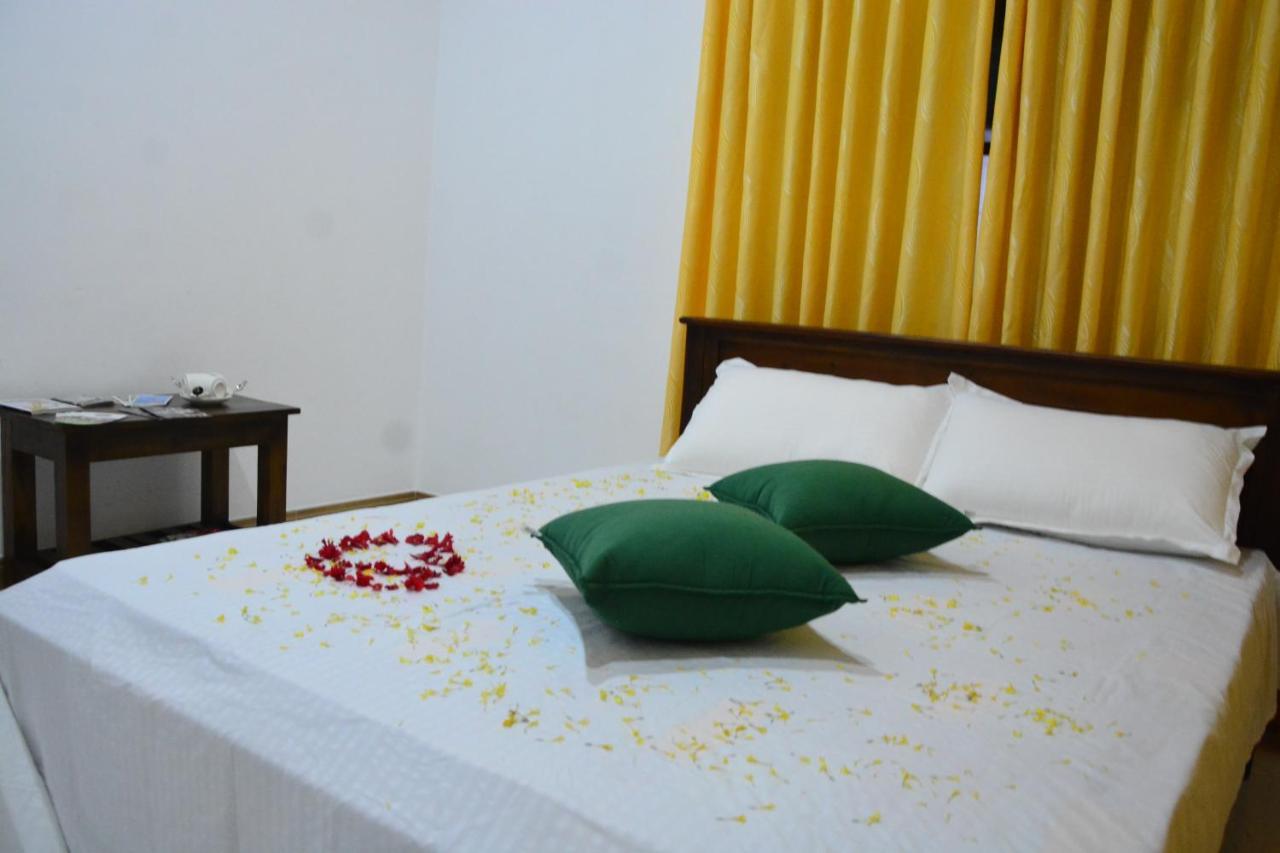 Seven Luck Palace Kandy Bagian luar foto