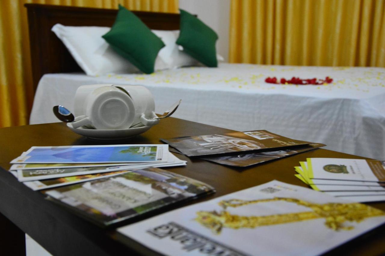 Seven Luck Palace Kandy Bagian luar foto