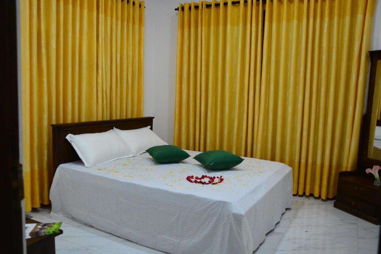 Seven Luck Palace Kandy Bagian luar foto