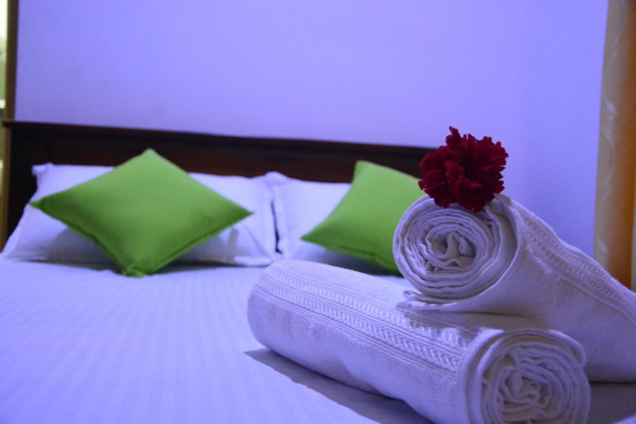 Seven Luck Palace Kandy Bagian luar foto